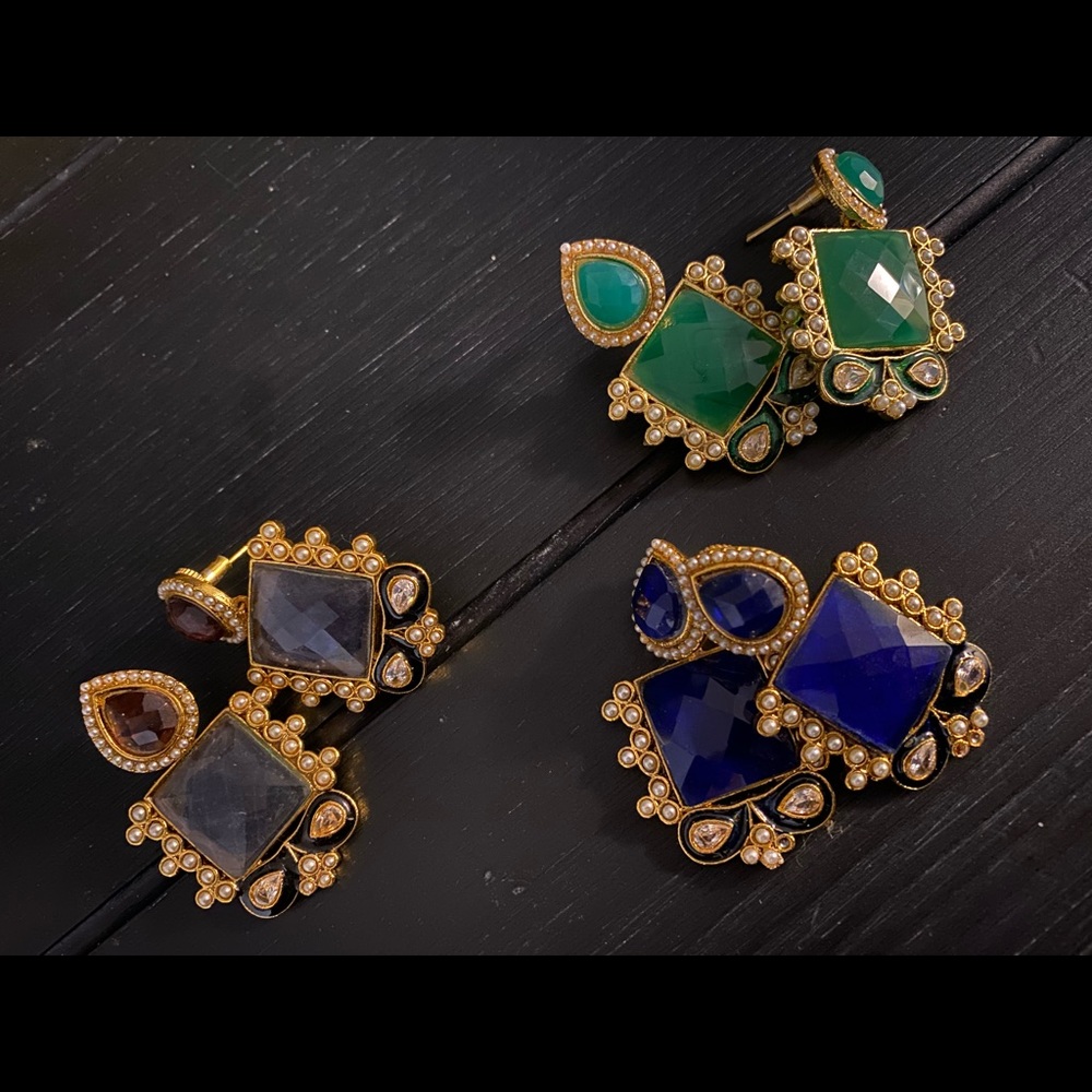 Please see all pics for a variety of earrings.
